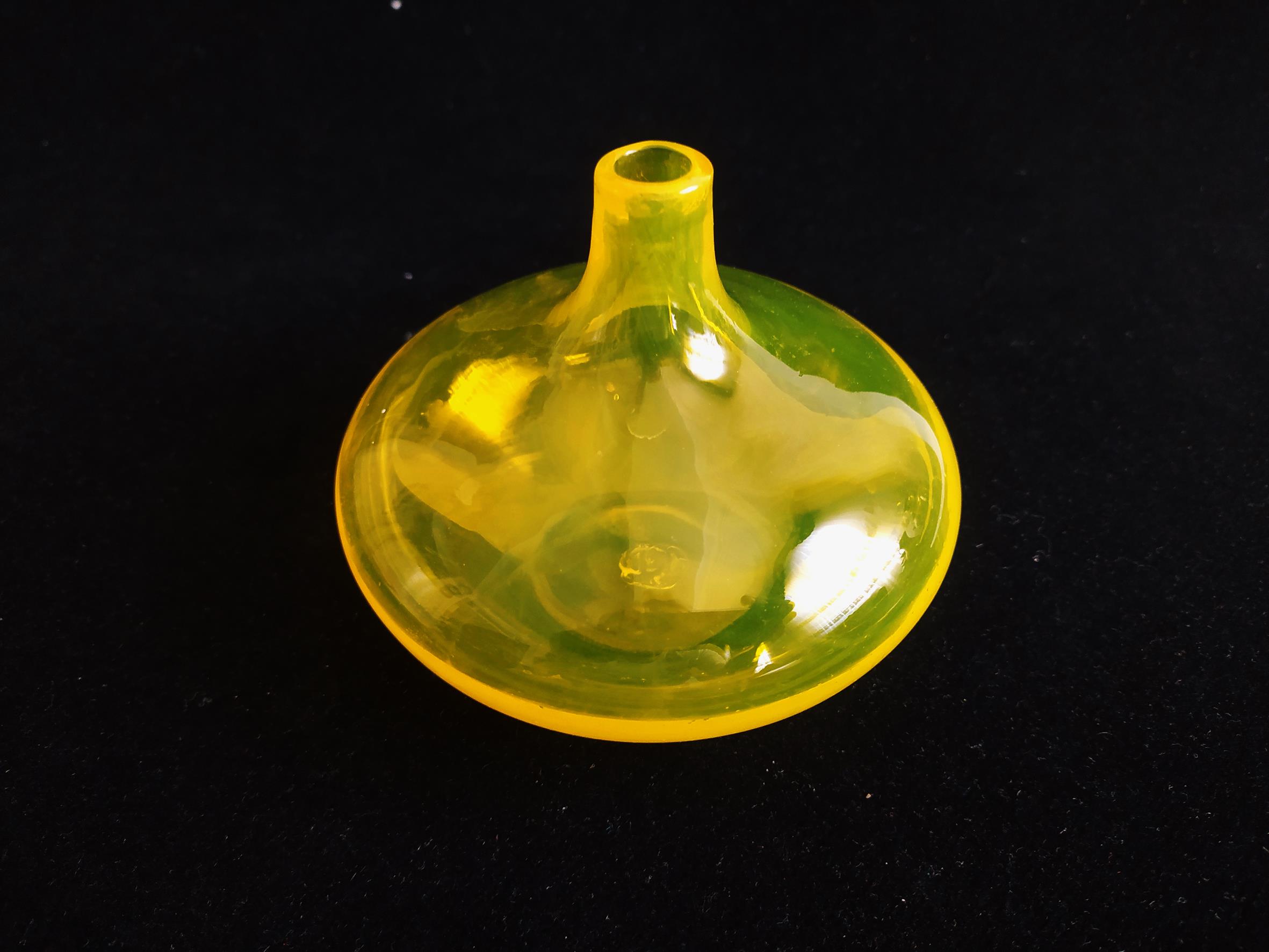 سالونگ یا بطری دستساز شیشه ای کوچک زرد