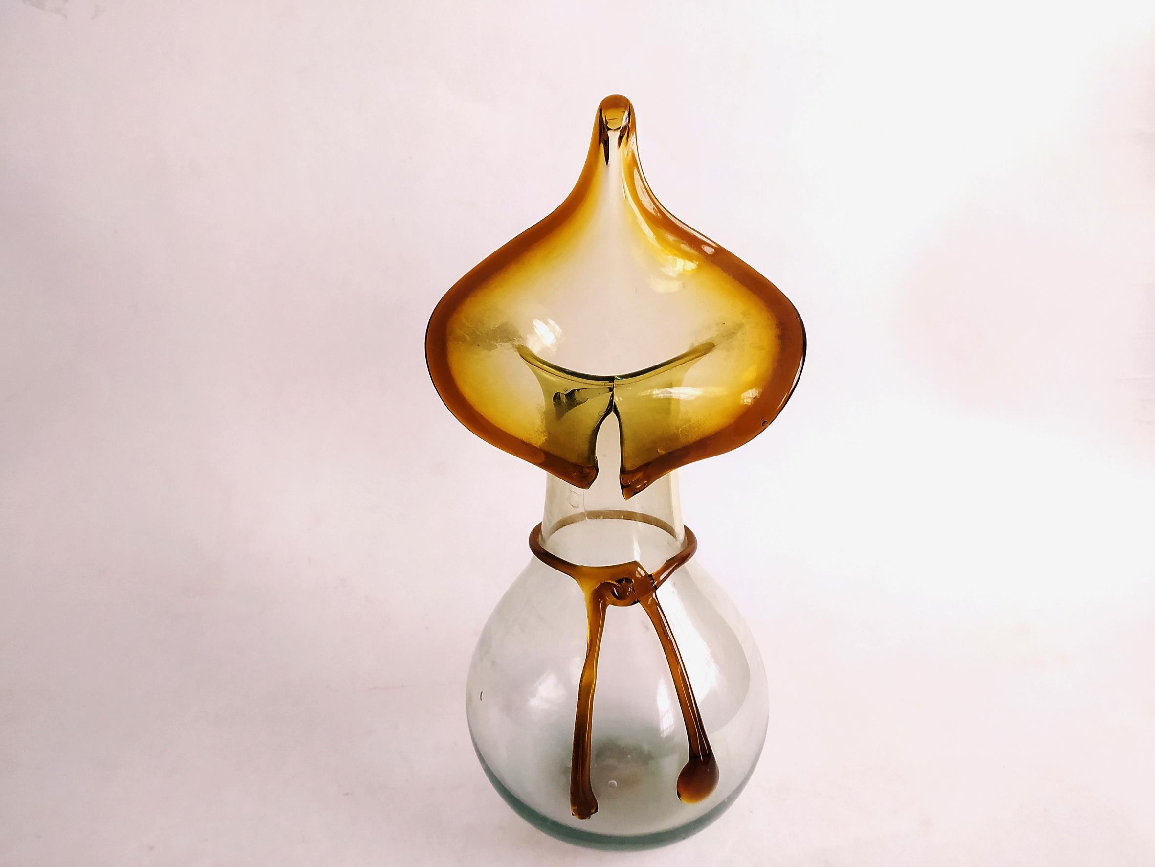  گلدان دستساز قدیمی با طرح خاص