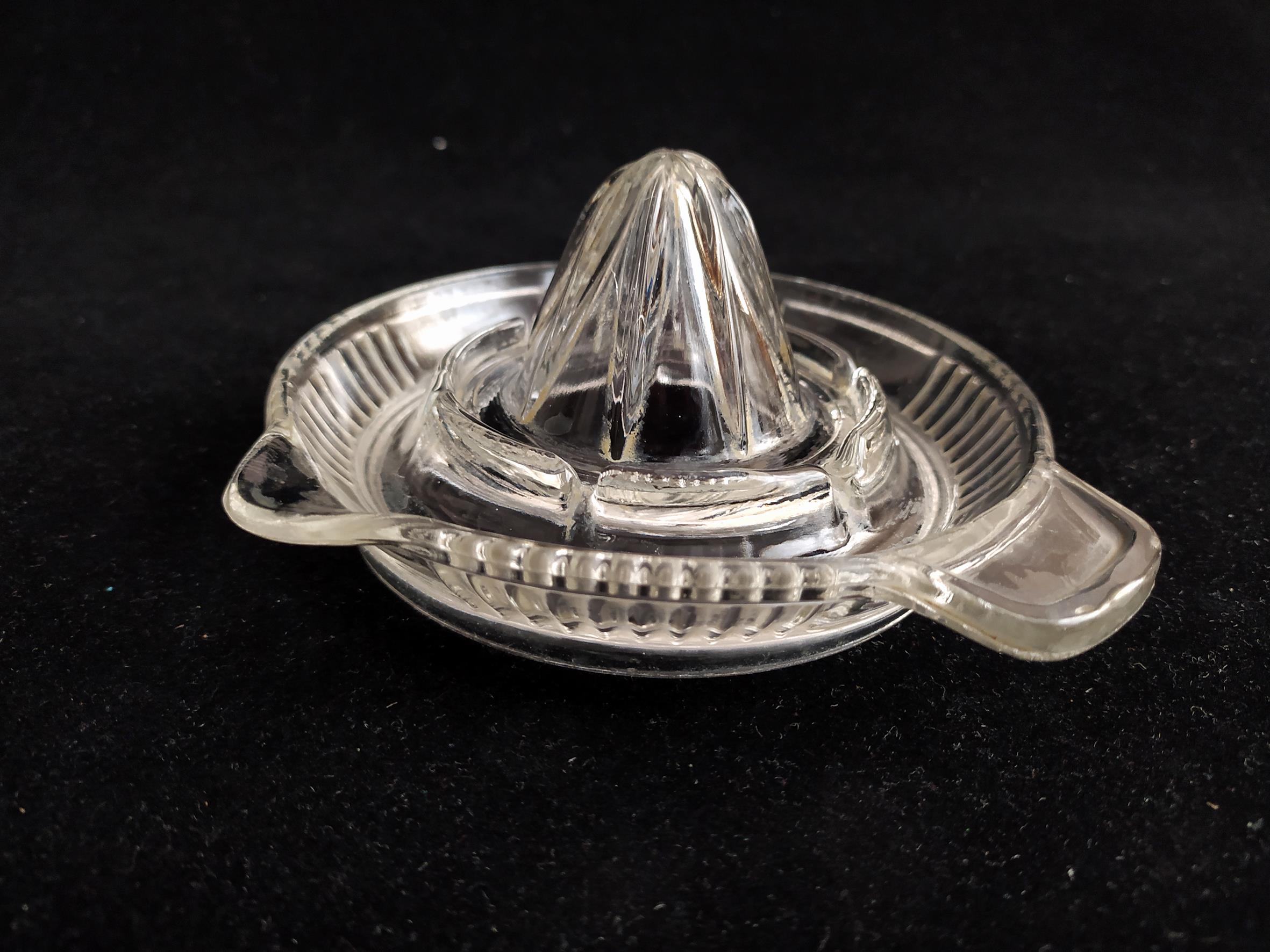  آب پرتقال گیری دستی کریستال قدیمی