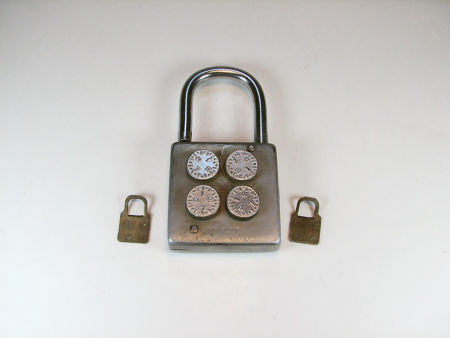  قفل کلکسیونی و قدیمی رمزی ساخت کره شمالی