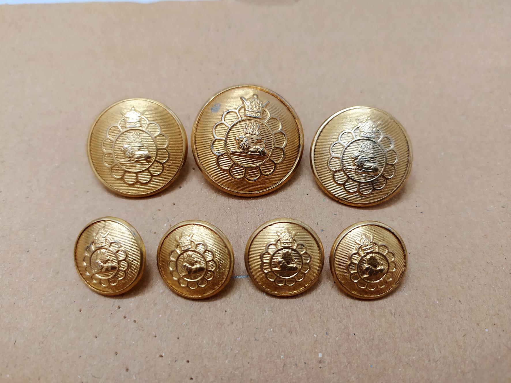 7 عدد دکمه کلکسیونی شرکت نفت پهلوی