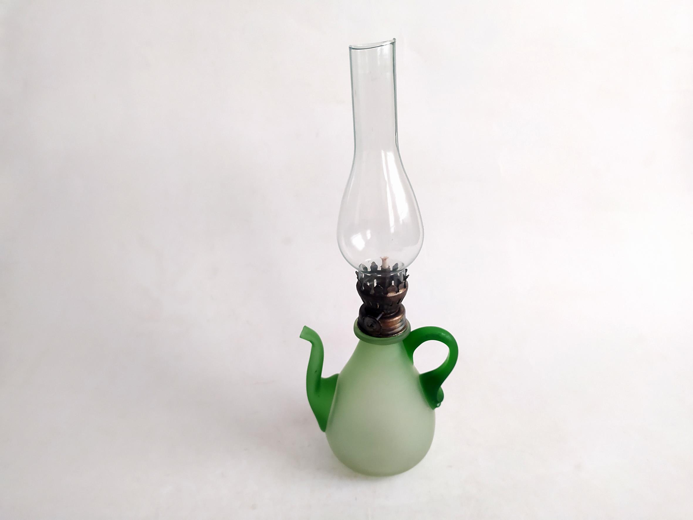 چراغ نفتی دست ساز سبز با شکل خاص