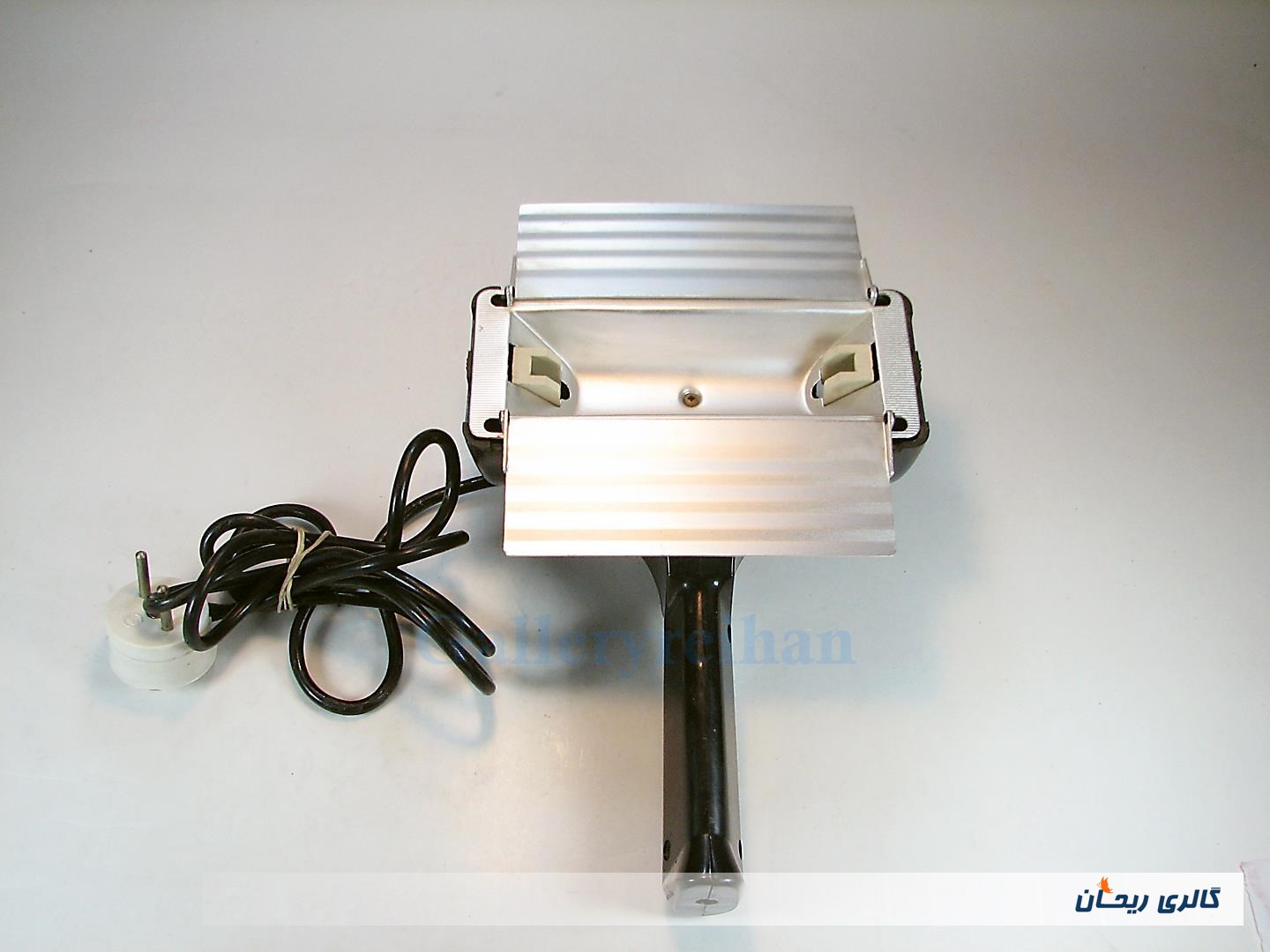  پرژکتور دستی قدیمی ساخت کشور ایتالیا