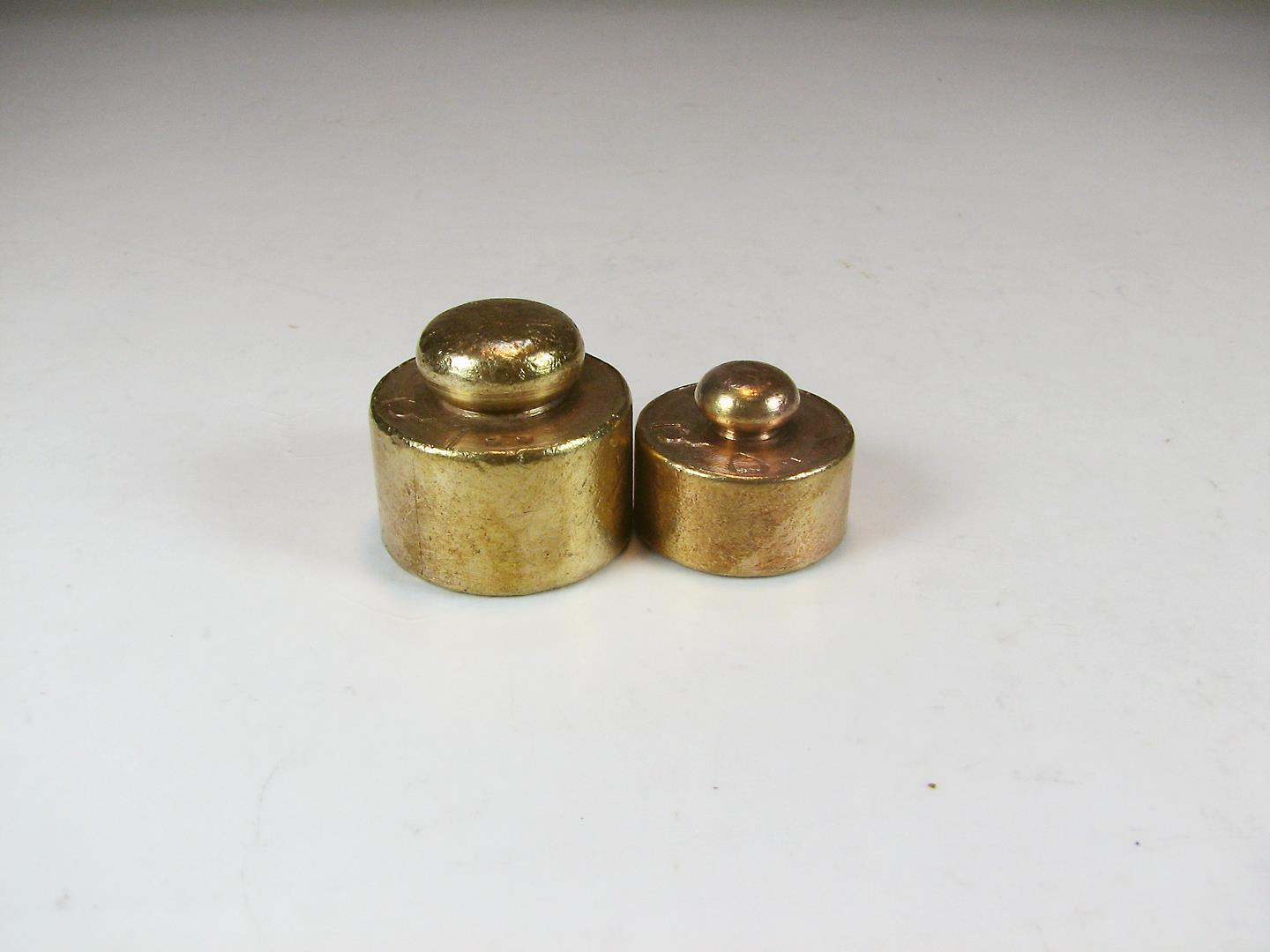  2 عدد وزنه قدیمی برنجی 100 و 50 گرم 