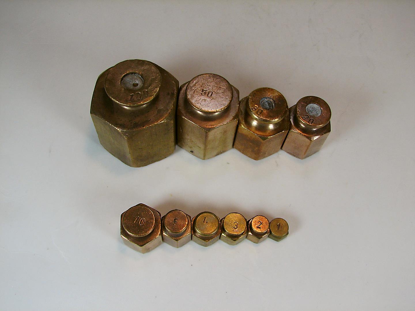  ست کمیاب وزنه های 1 تا 100 مثقال برنجی 