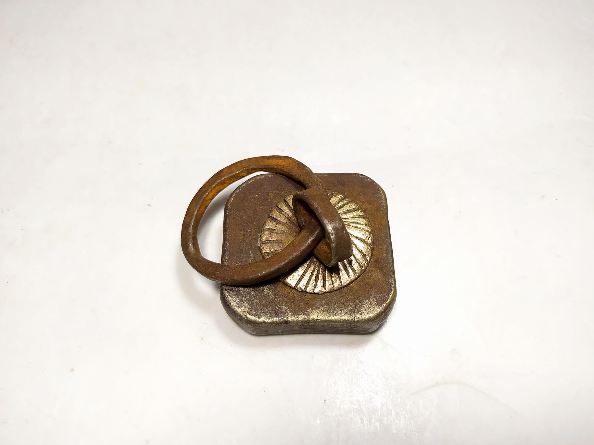 وزنه فولادی قاجاری دست ساز و حلقه دار