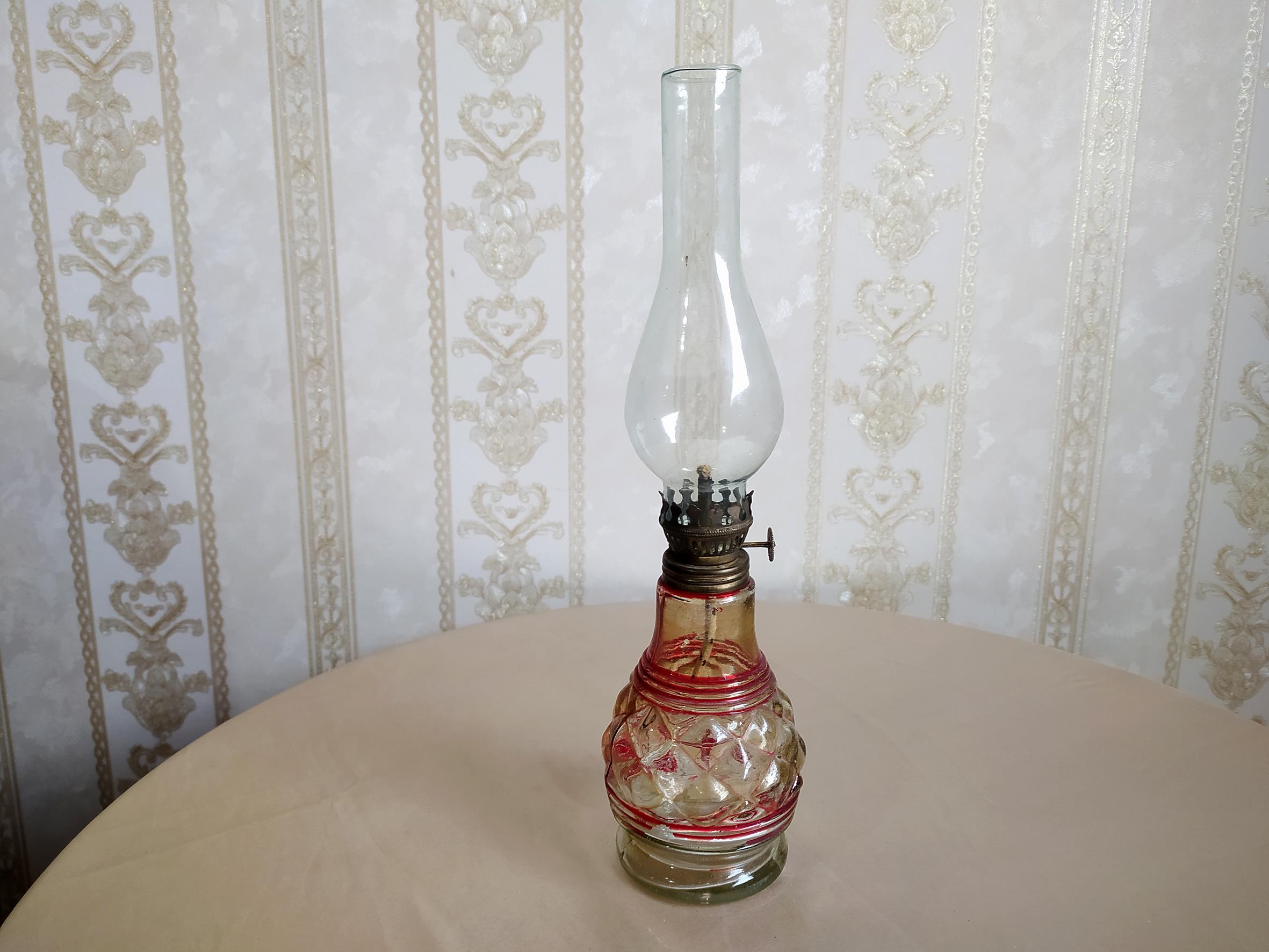  چراغ نفتی قدیمی شیشه ای بدنه الماسی قرمز