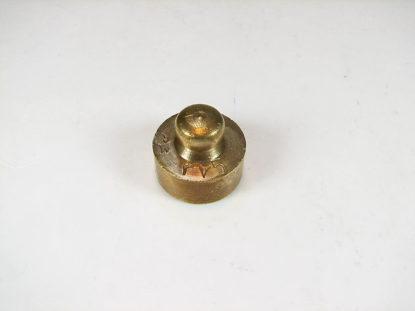  1 عدد وزنه قدیمی برنجی نیم سیر 37.5 گرم 