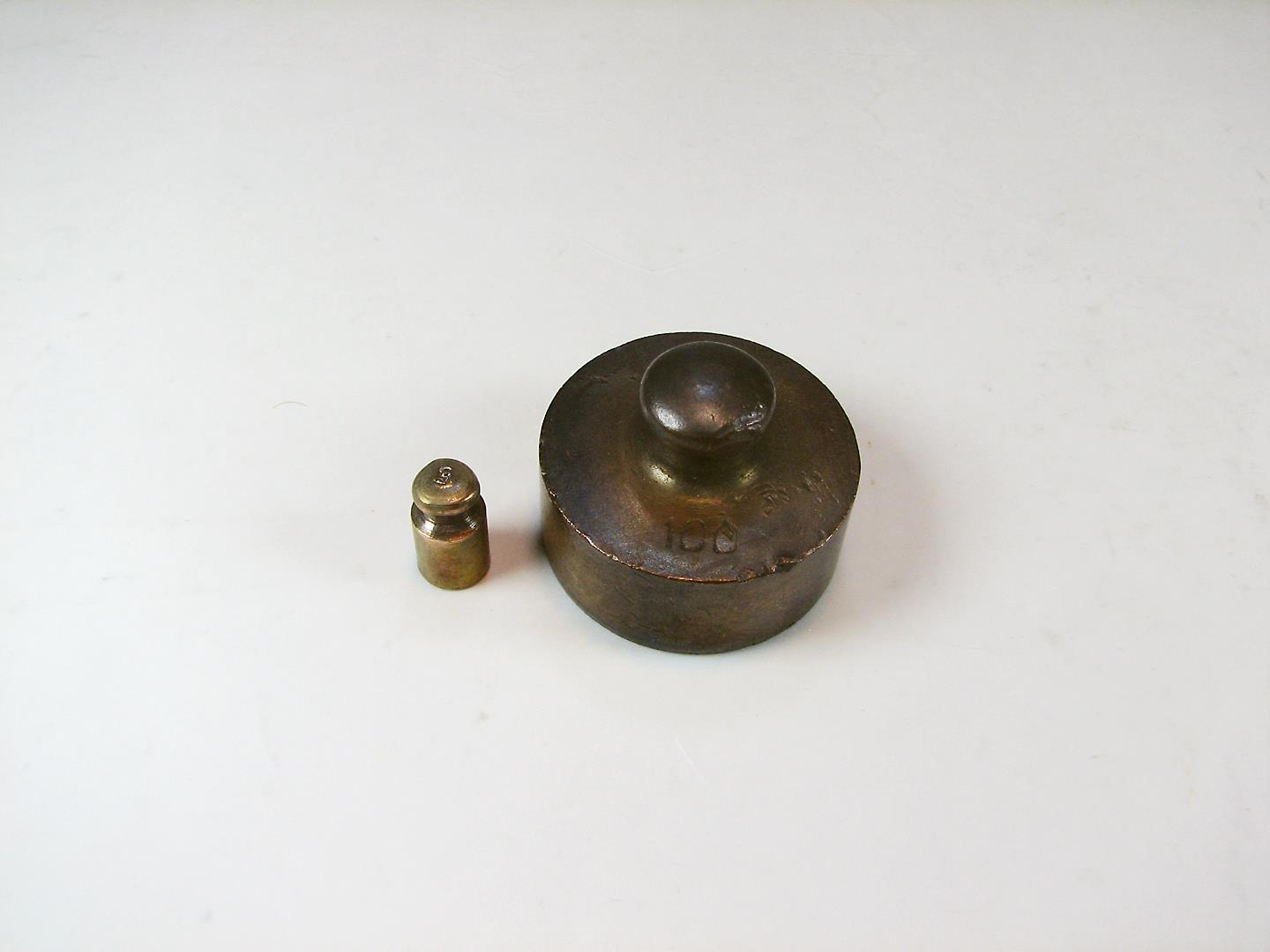 وزنه آهنی روکشدار قدیمی 100 و 5 گرمی