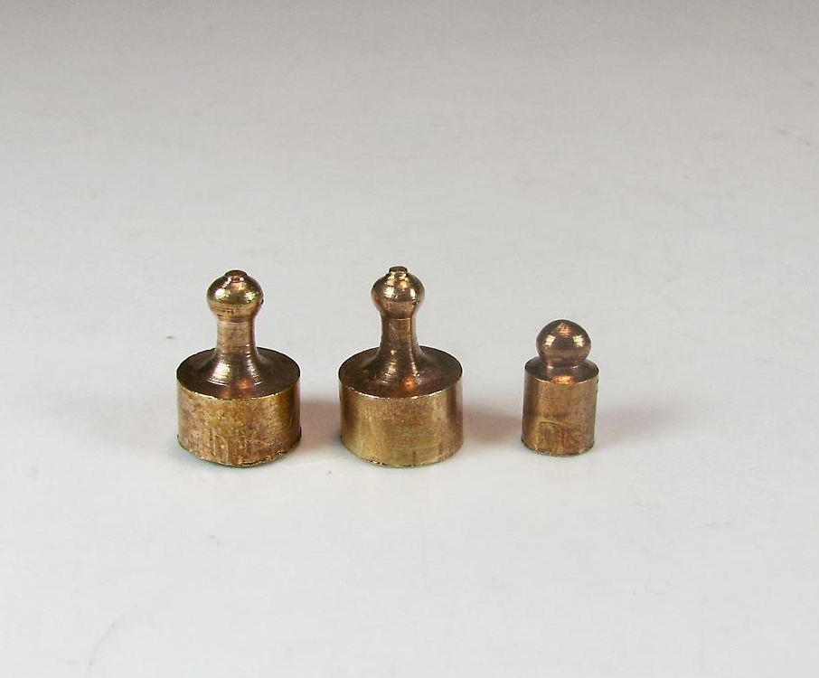  3عدد وزنه برنجی قدیمی 5 و 2 گرمی کمیاب