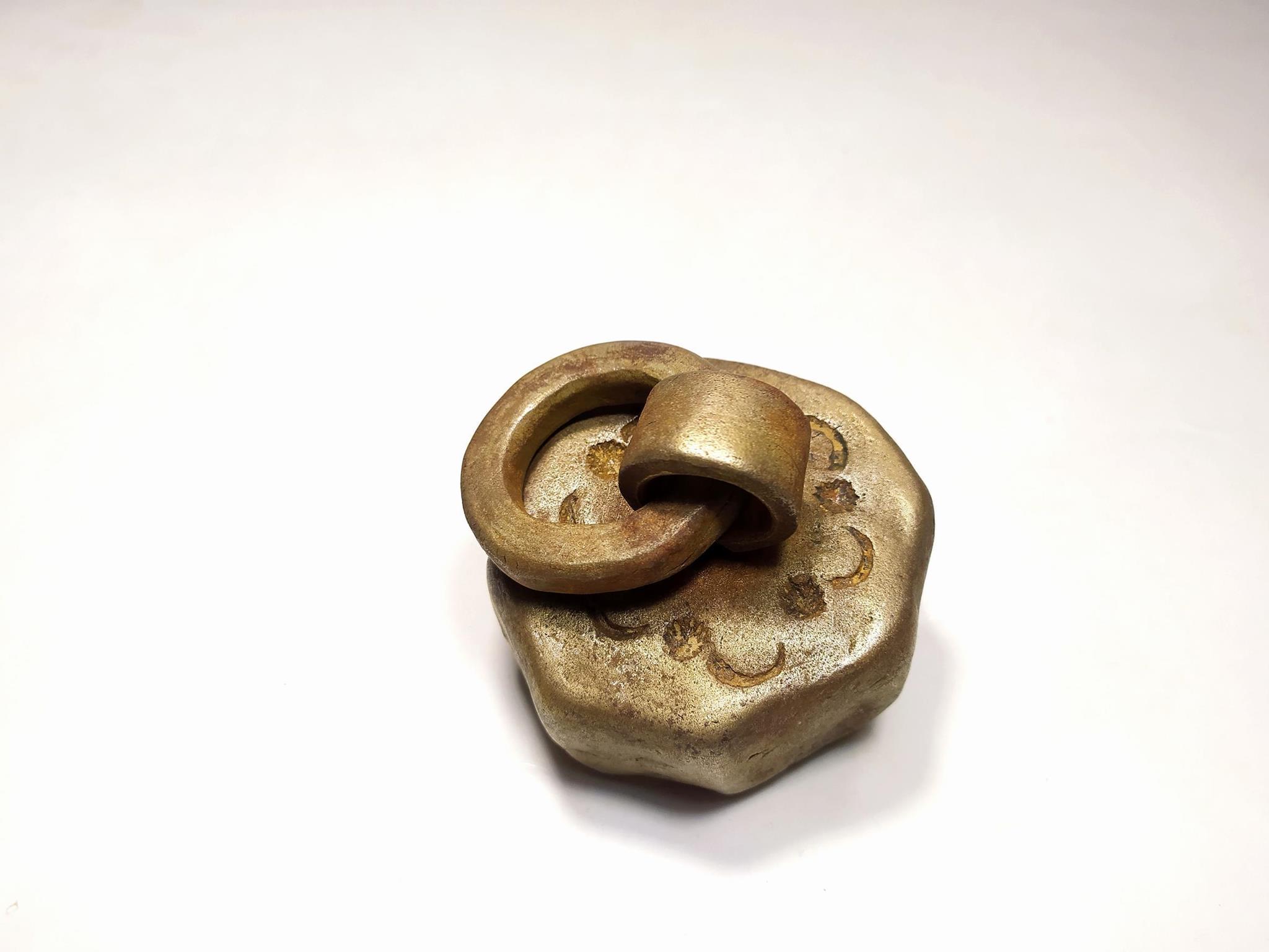  وزنه فولادی دست ساز و نقش دار قاجاری