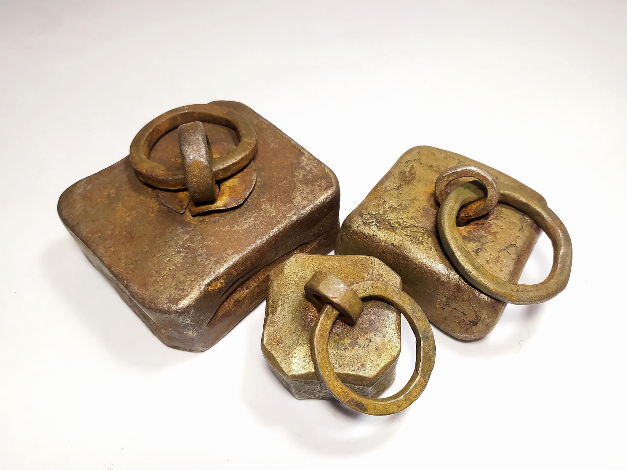 3عدد وزنه فولادی قاجاری دست ساز و حلقه دار