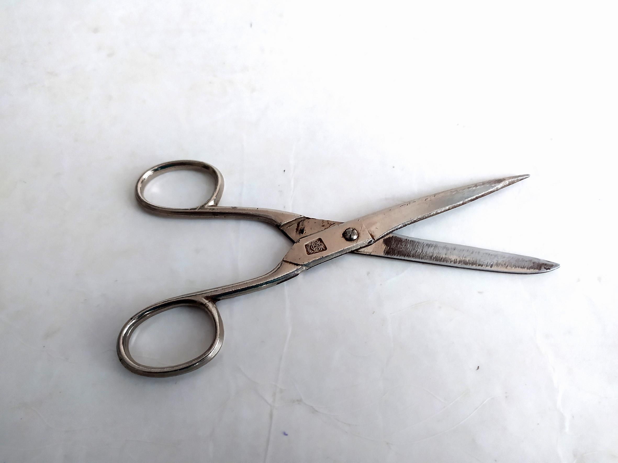  قیچی قدیمی ساخت کشور آلمان 