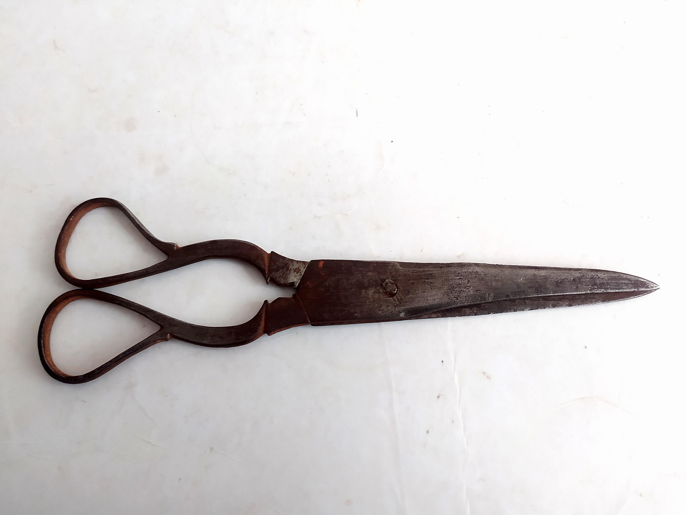  قیچی فولادی دست ساز قاجاری