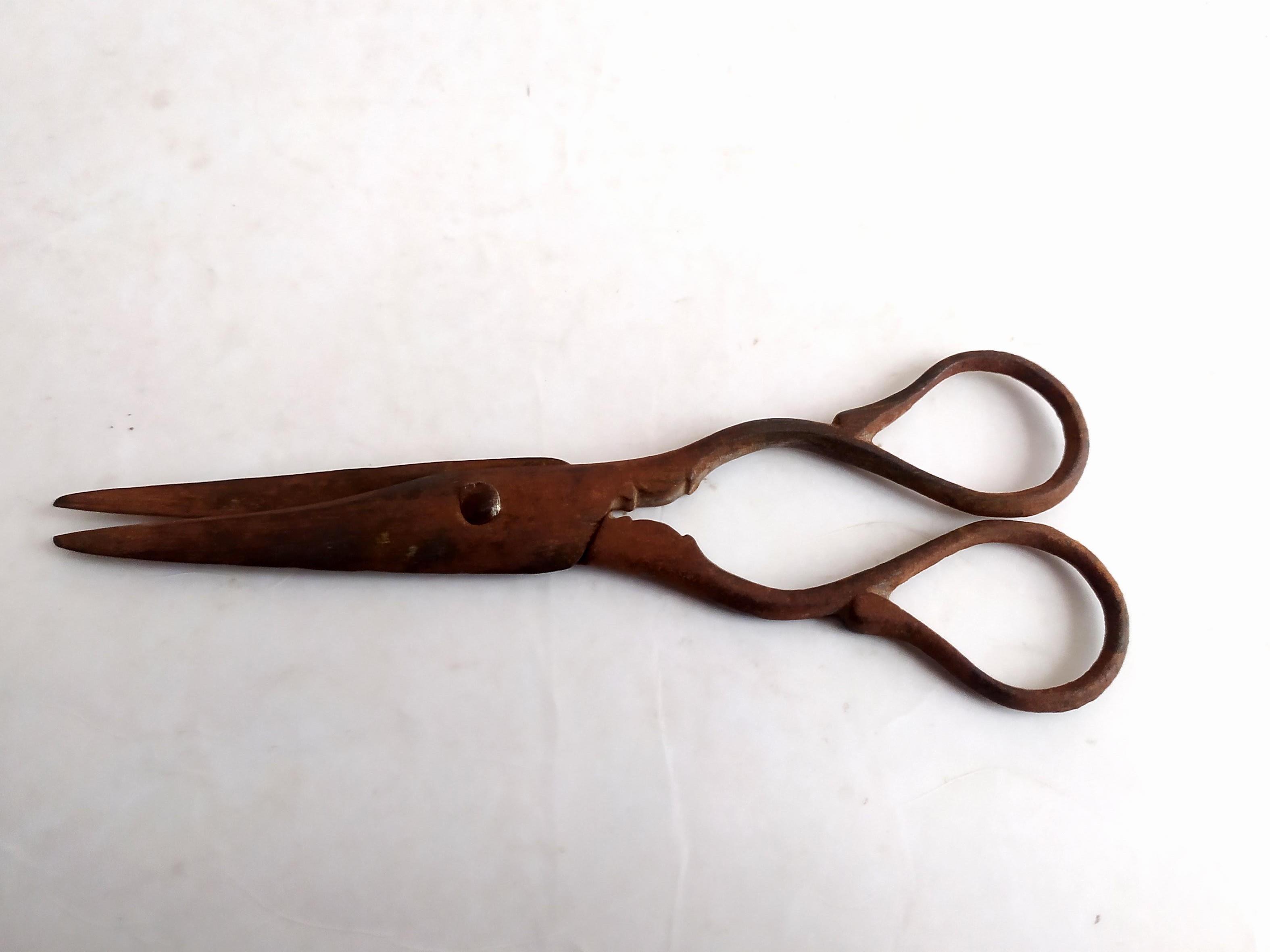  قیچی فولادی دست ساز قاجاری