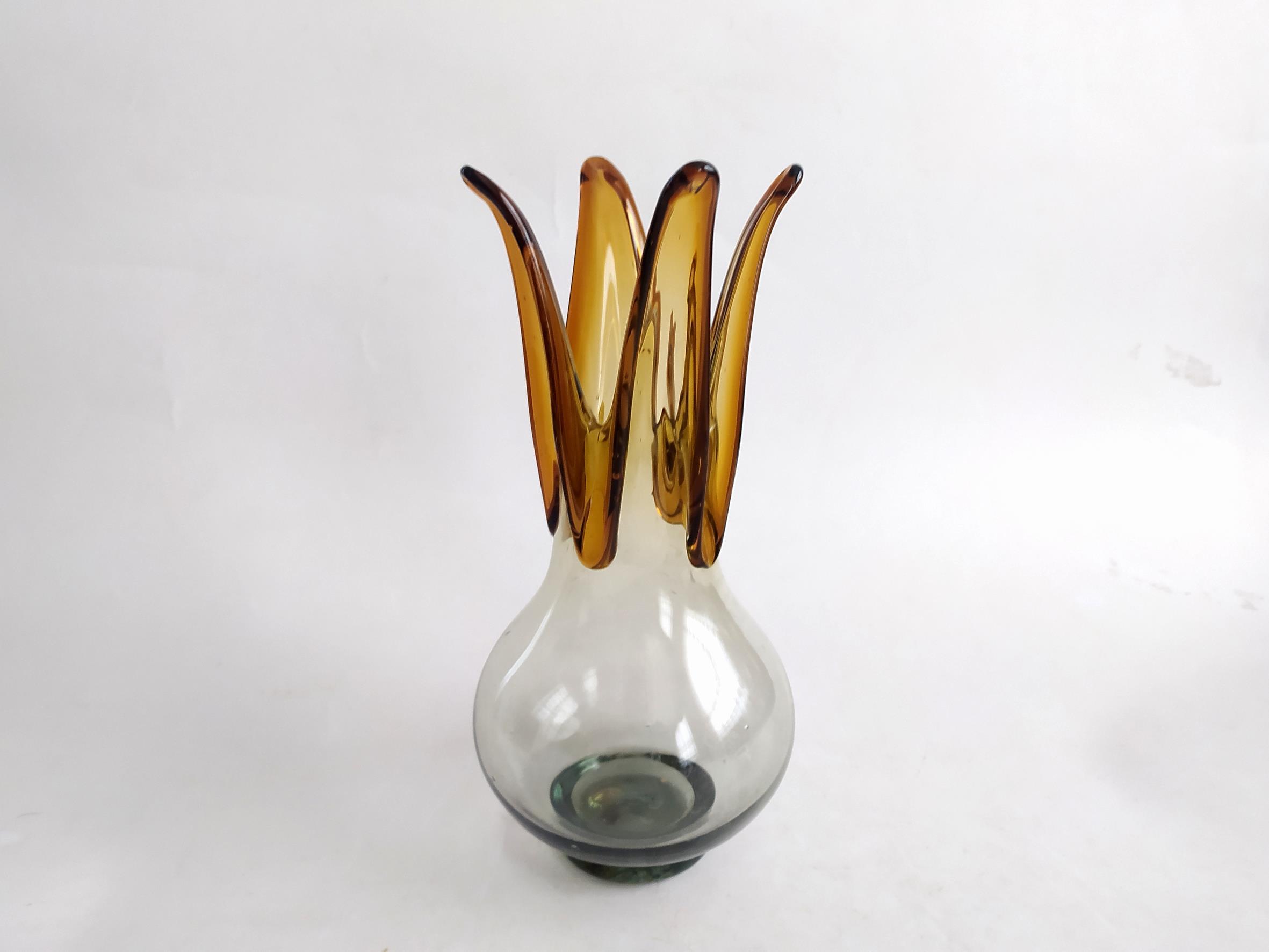  گلدان شیشه ای دستساز خوشرنگ قدیمی