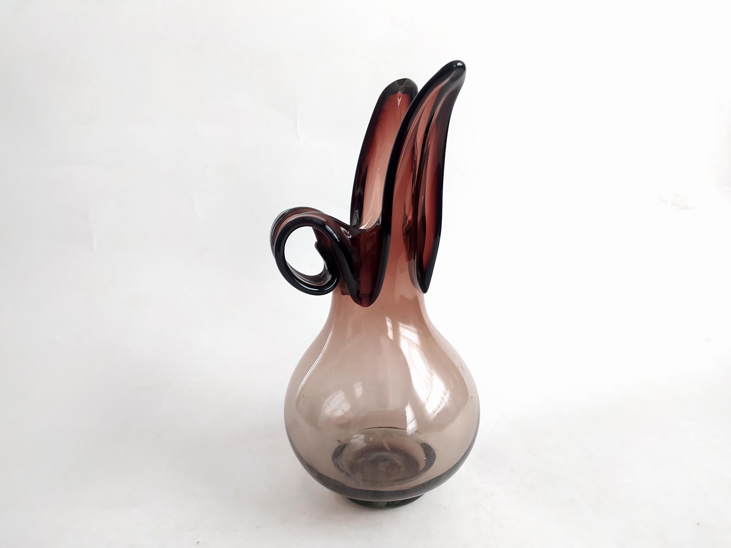  گلدان شیشه ای دستساز زرشکی قدیمی