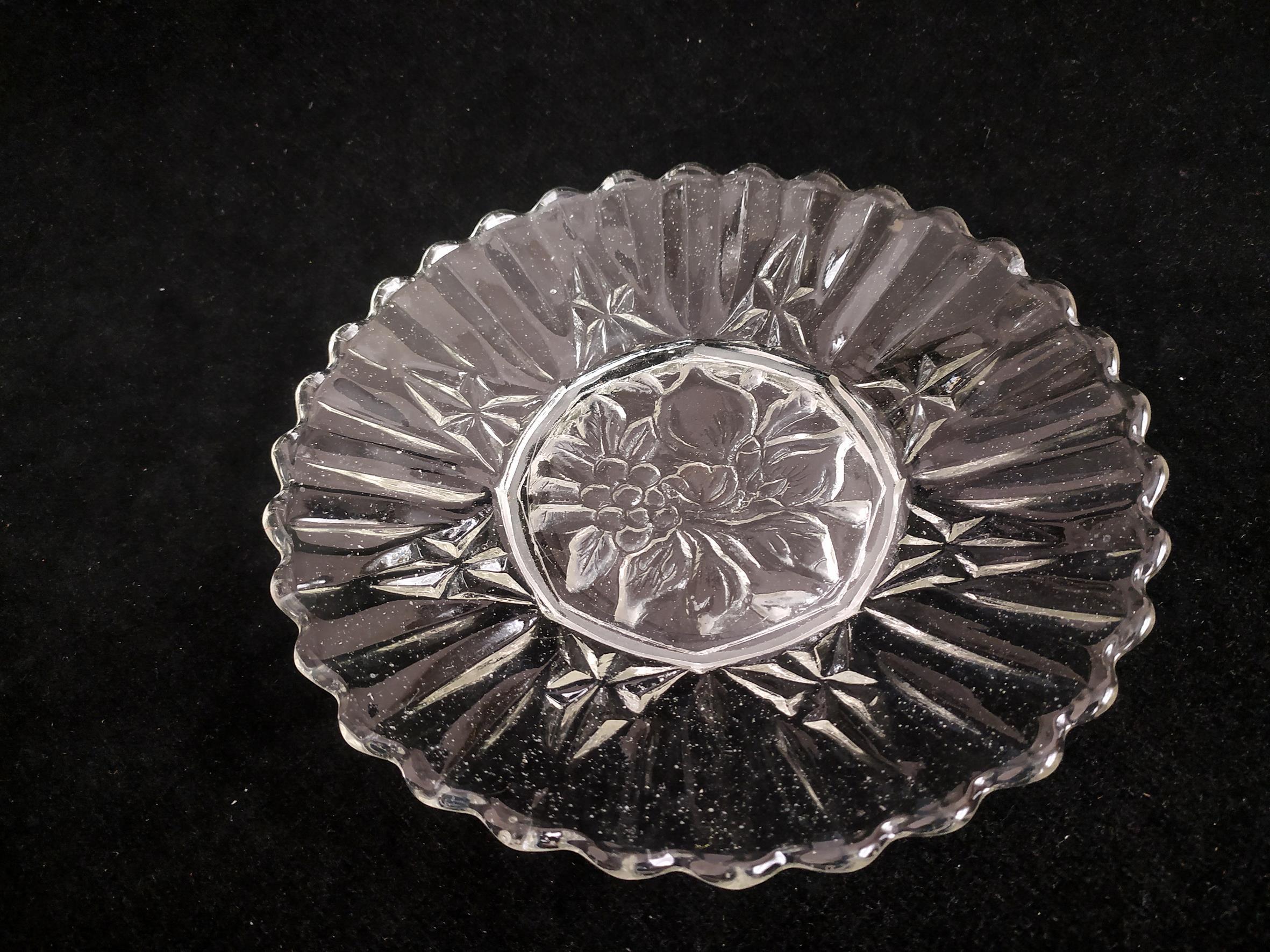  1عدد بشقاب بلور قدیمی مناسب شیرینی خوری