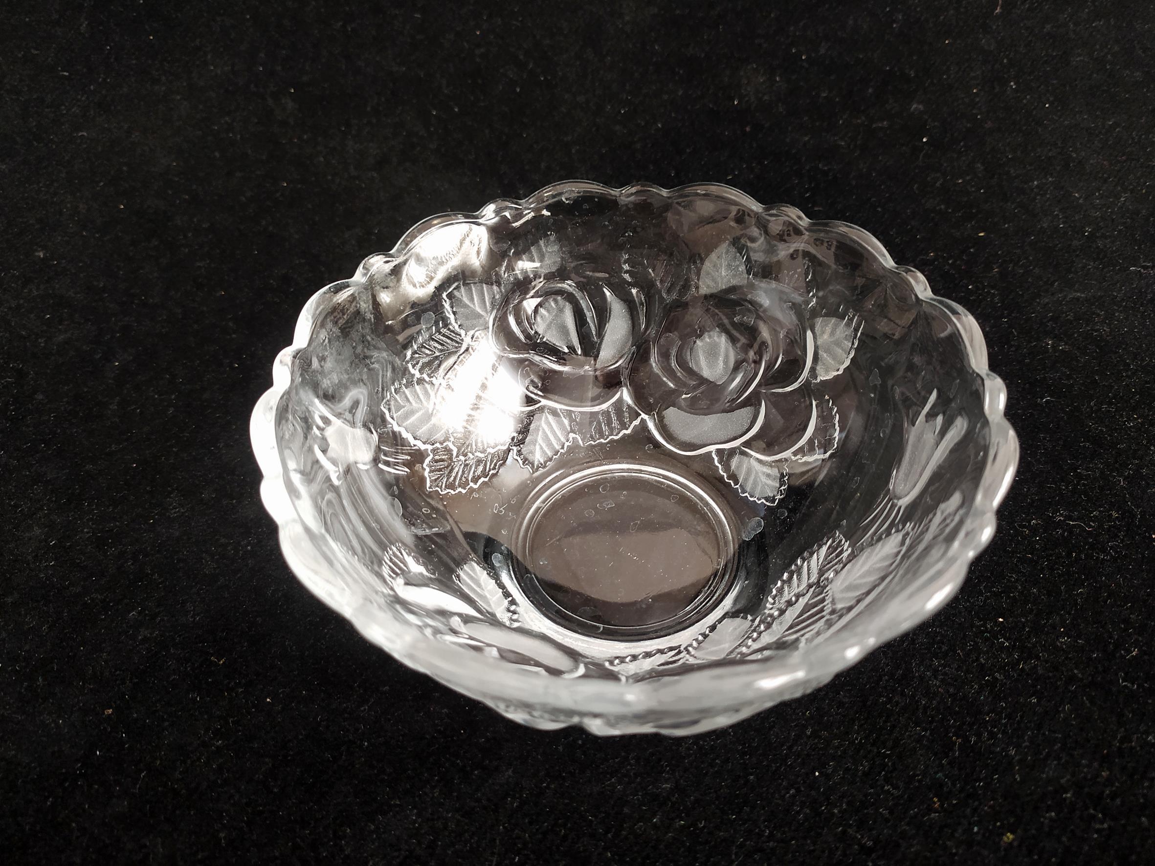  1عدد کاسه آجیل خوری بلور دورنگ