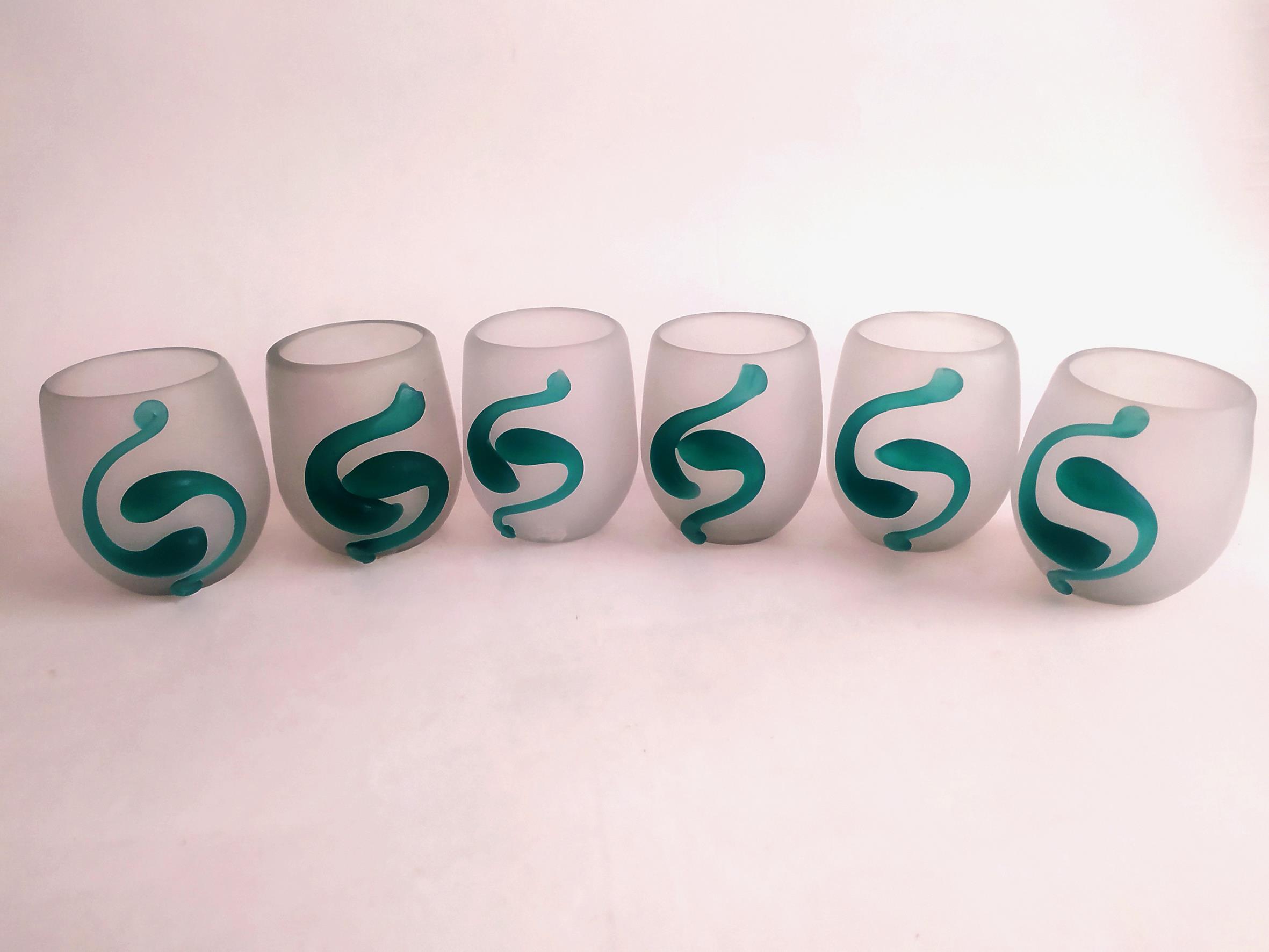  لیوان دستساز شیشه ای قدیمی نقش برجسته 