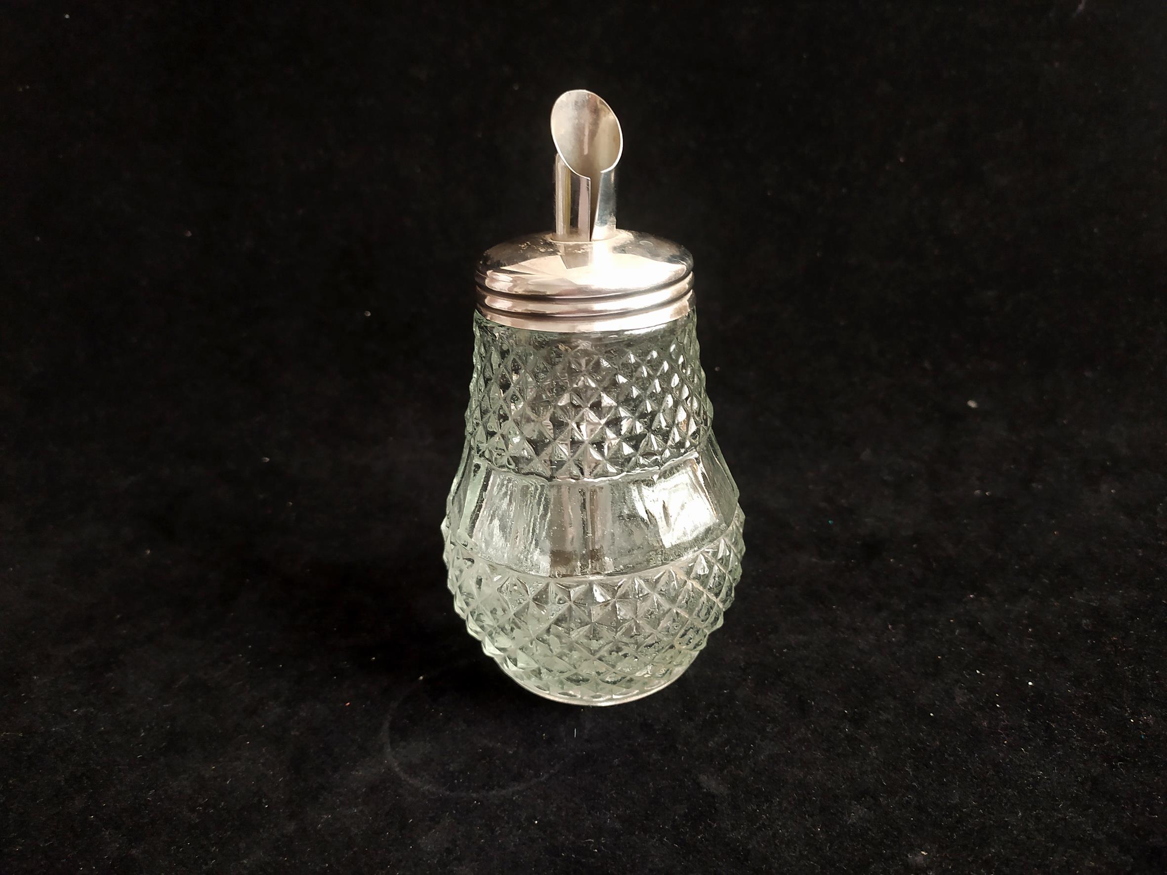  شکر ریز یا شکرپاش قدیمی طرح دانه نشان