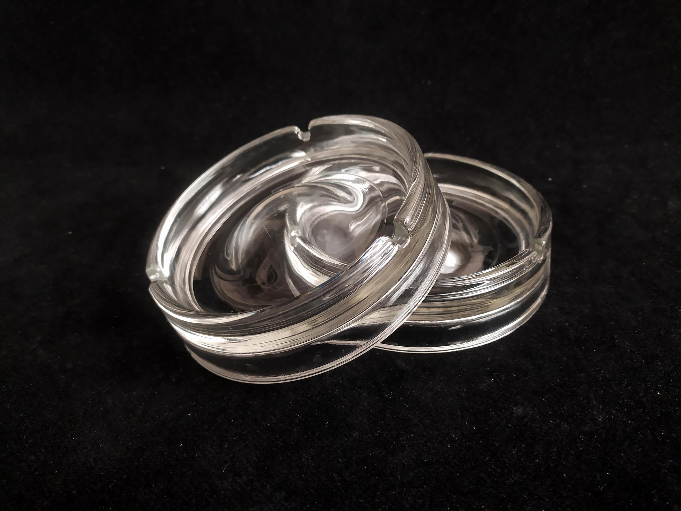  2عدد زیرسیگاری بلوری قدیمی سایز بزرگ 