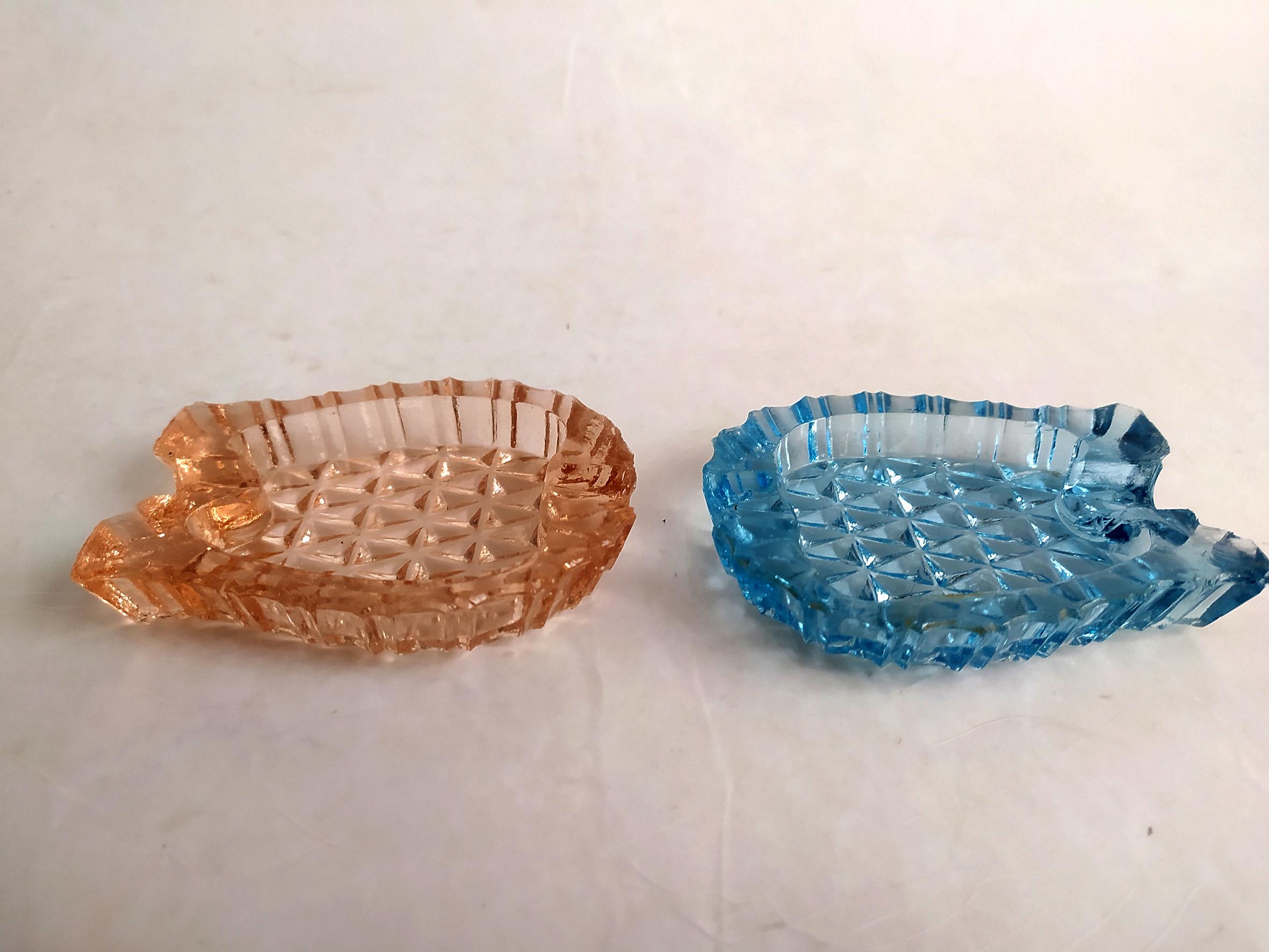  2عدد زیرسیگاری بلور بسیار قدیمی و خاص