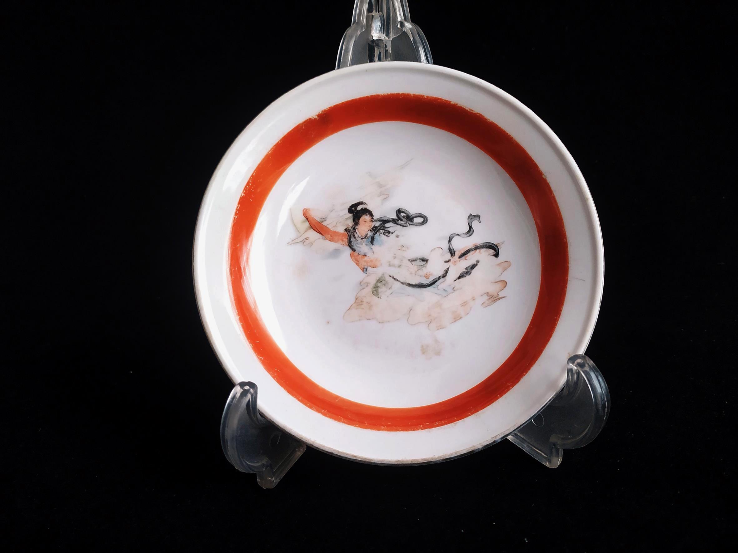  دیوارکوب قدیمی طرح زن چینی سایز کوچک