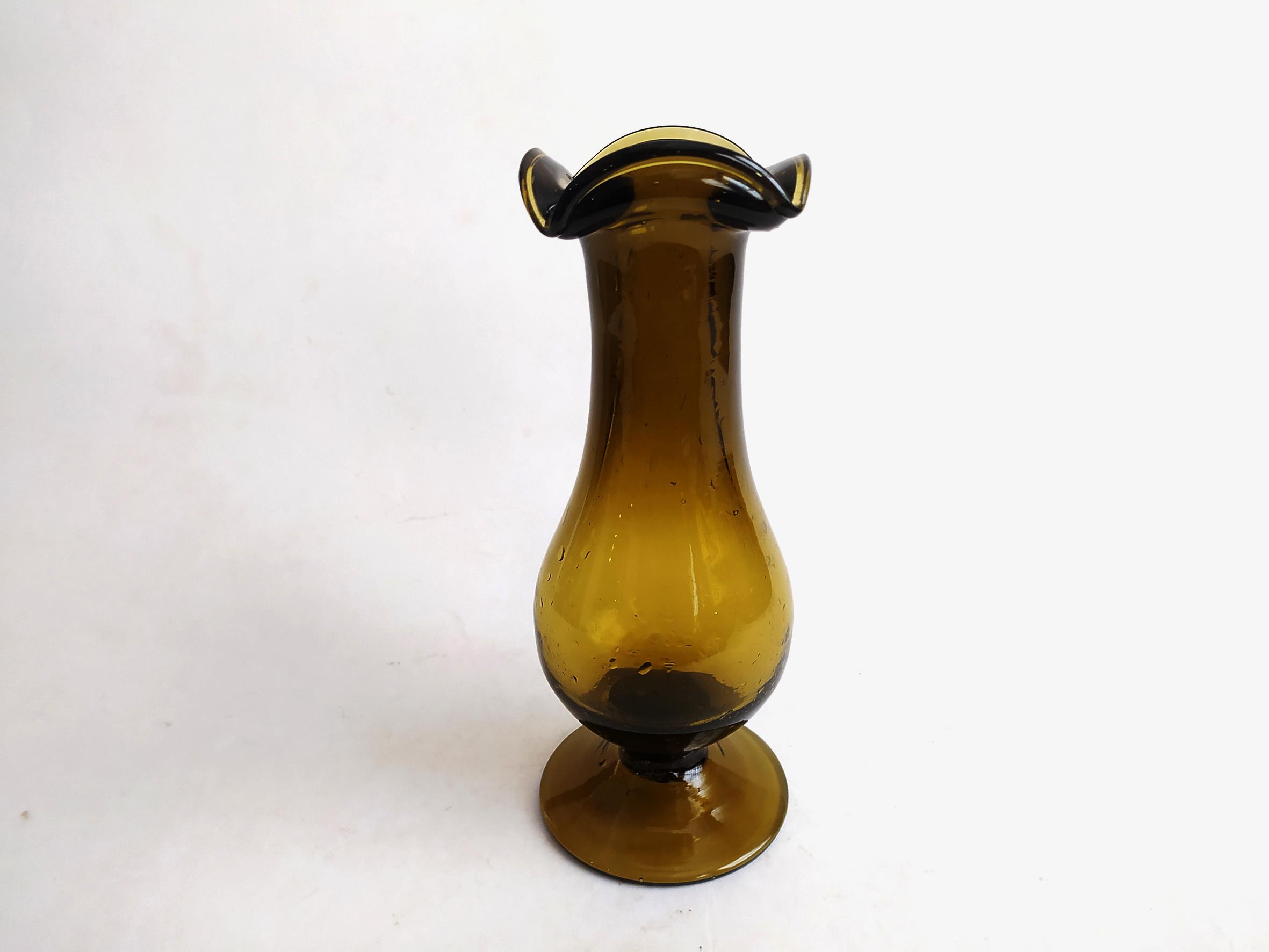 گلدان پایه دار لاله ای قدیمی دستساز قهوه ای