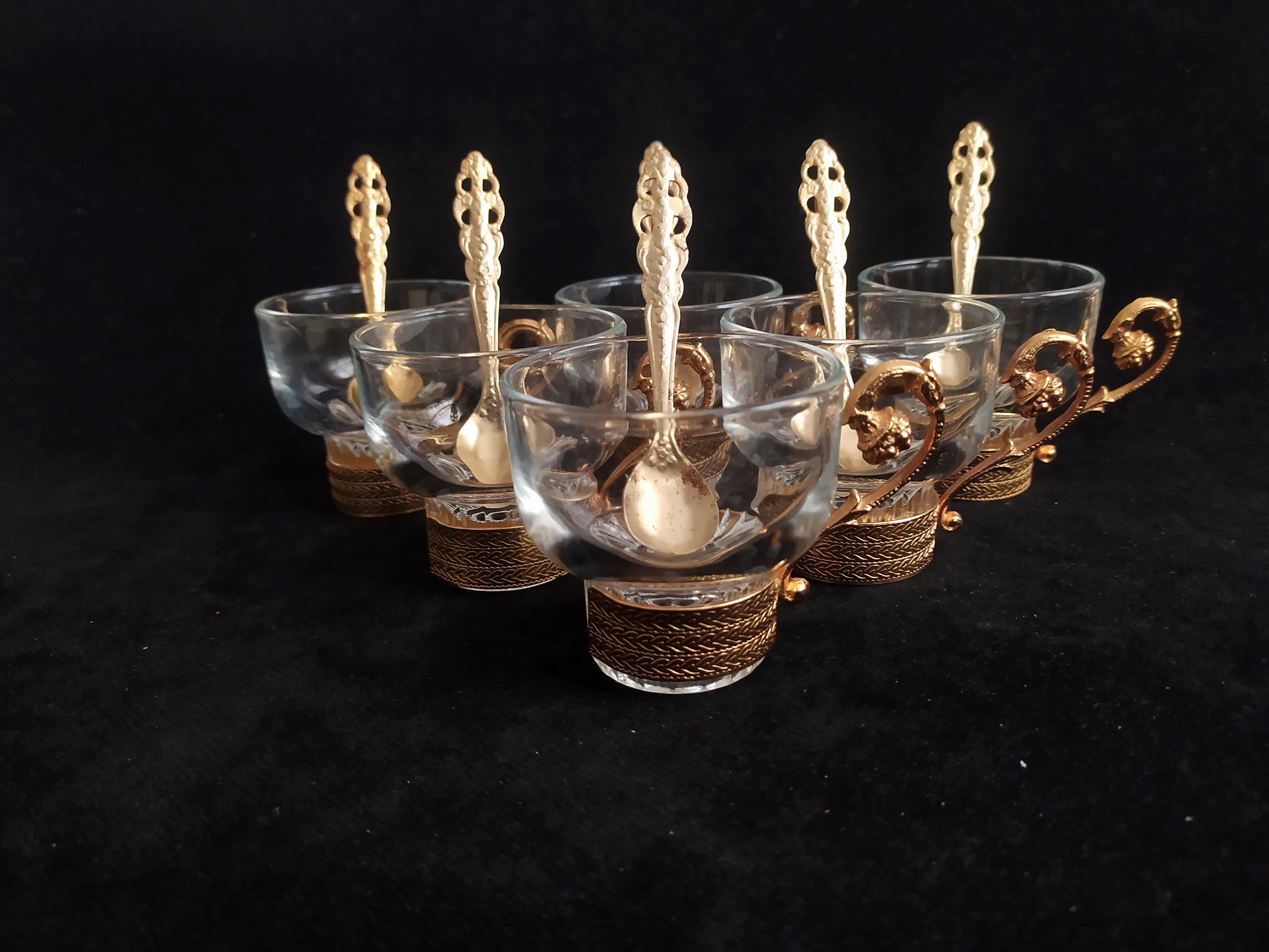  یکدست فنجان قدیمی طلایی همراه با قاشق 