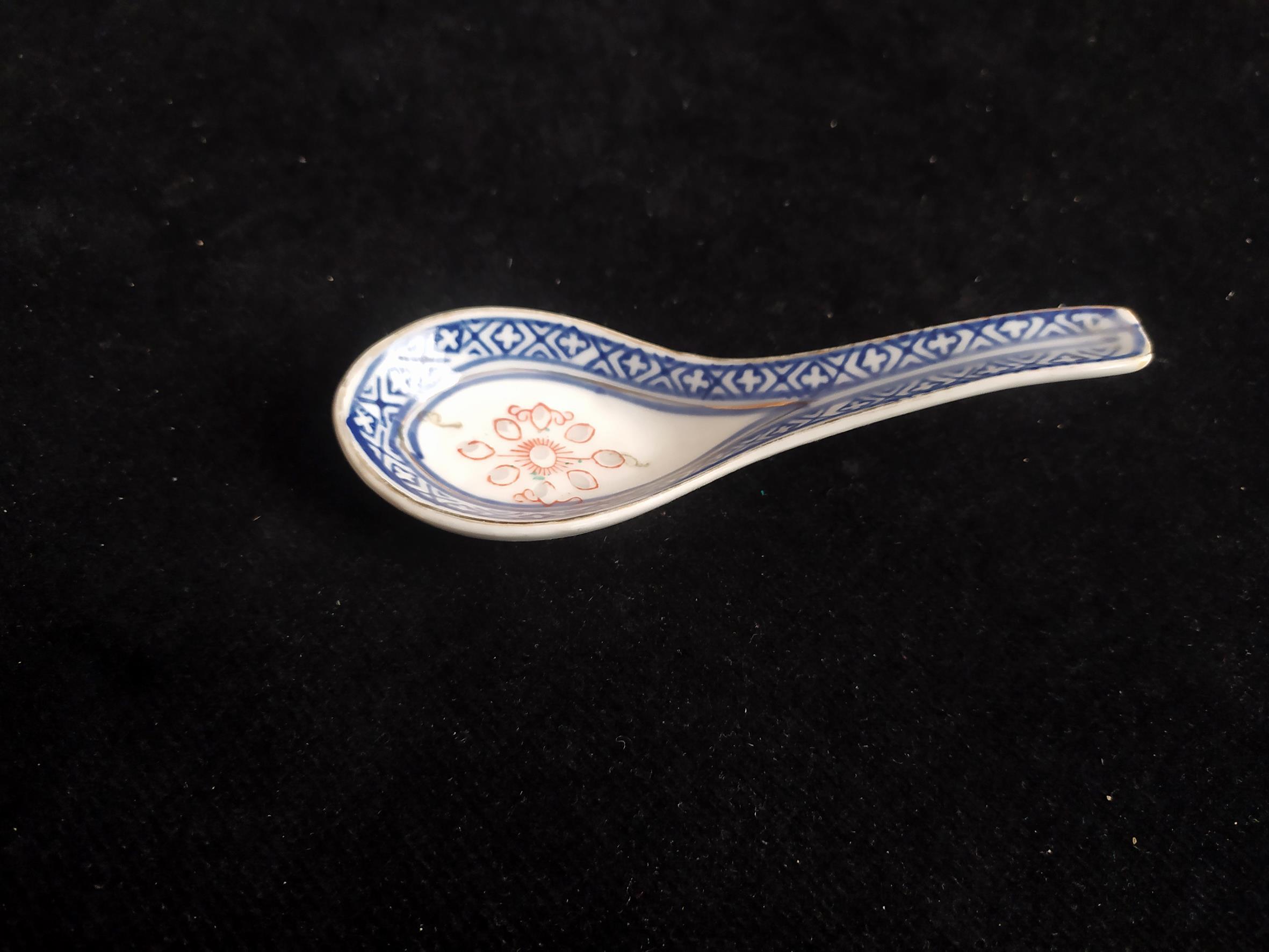 قاشق قدیمی چینی دانه برنجی زیبا 