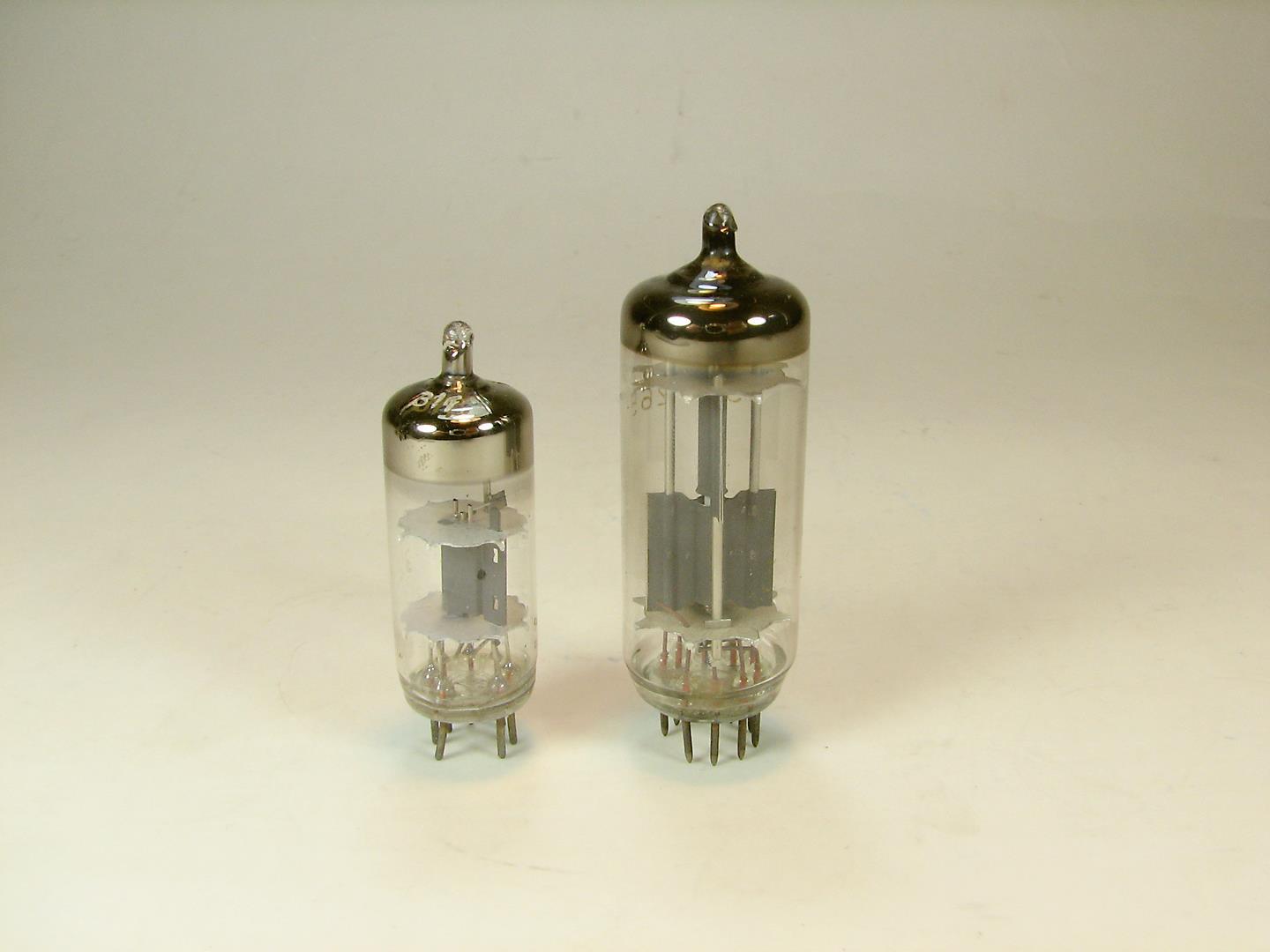 2 عدد لامپ کلکسیونی خلاء رادیو قدیمی دکوری