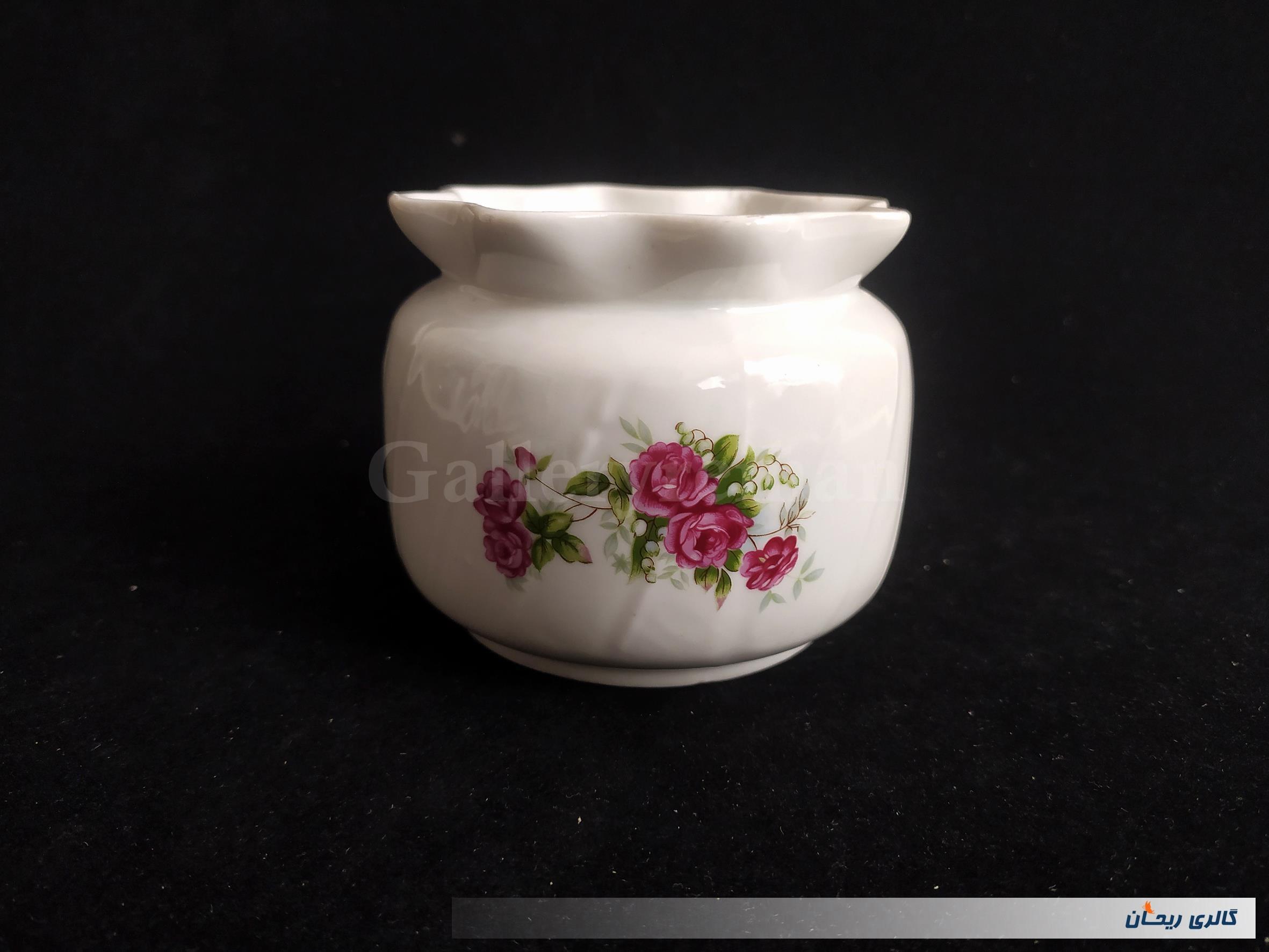 قندان گل سرخی قدیمی لبه چین دار بدون درب 