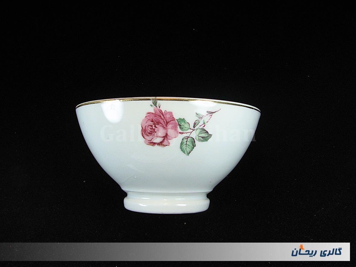 کاسه بسیار قدیمی روسی طرح سه شاخه گل سرخ 