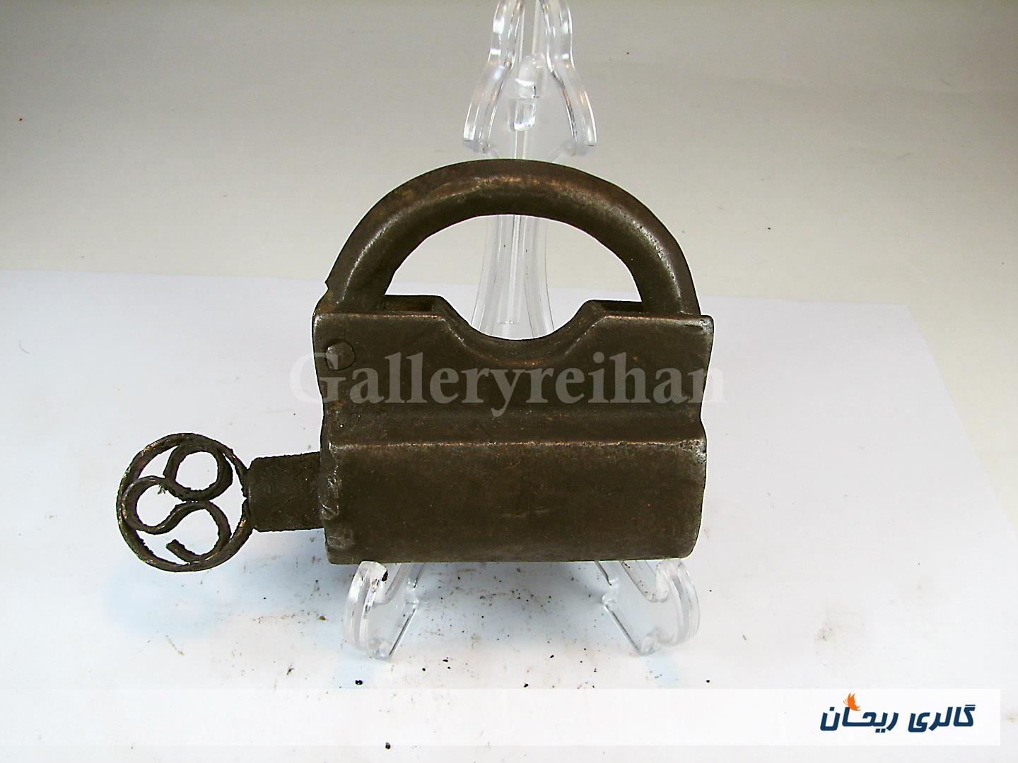 قفل دستساز بزرگ کمیاب فولادی قاجاری 