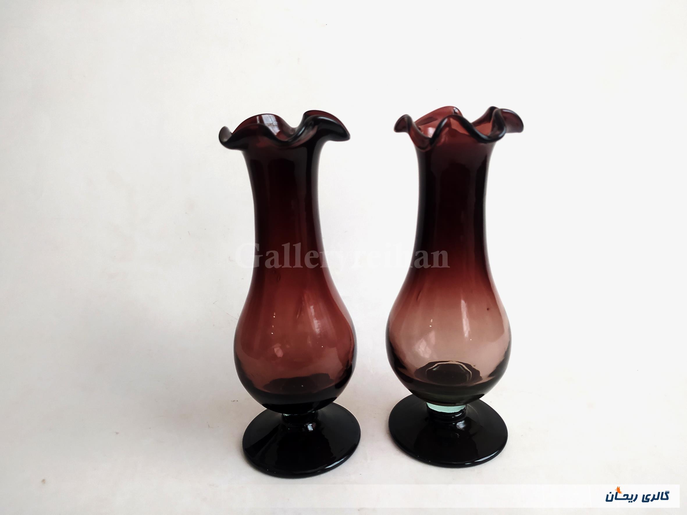 2 عدد گلدان پایه دار قدیمی دستساز زرشکی 