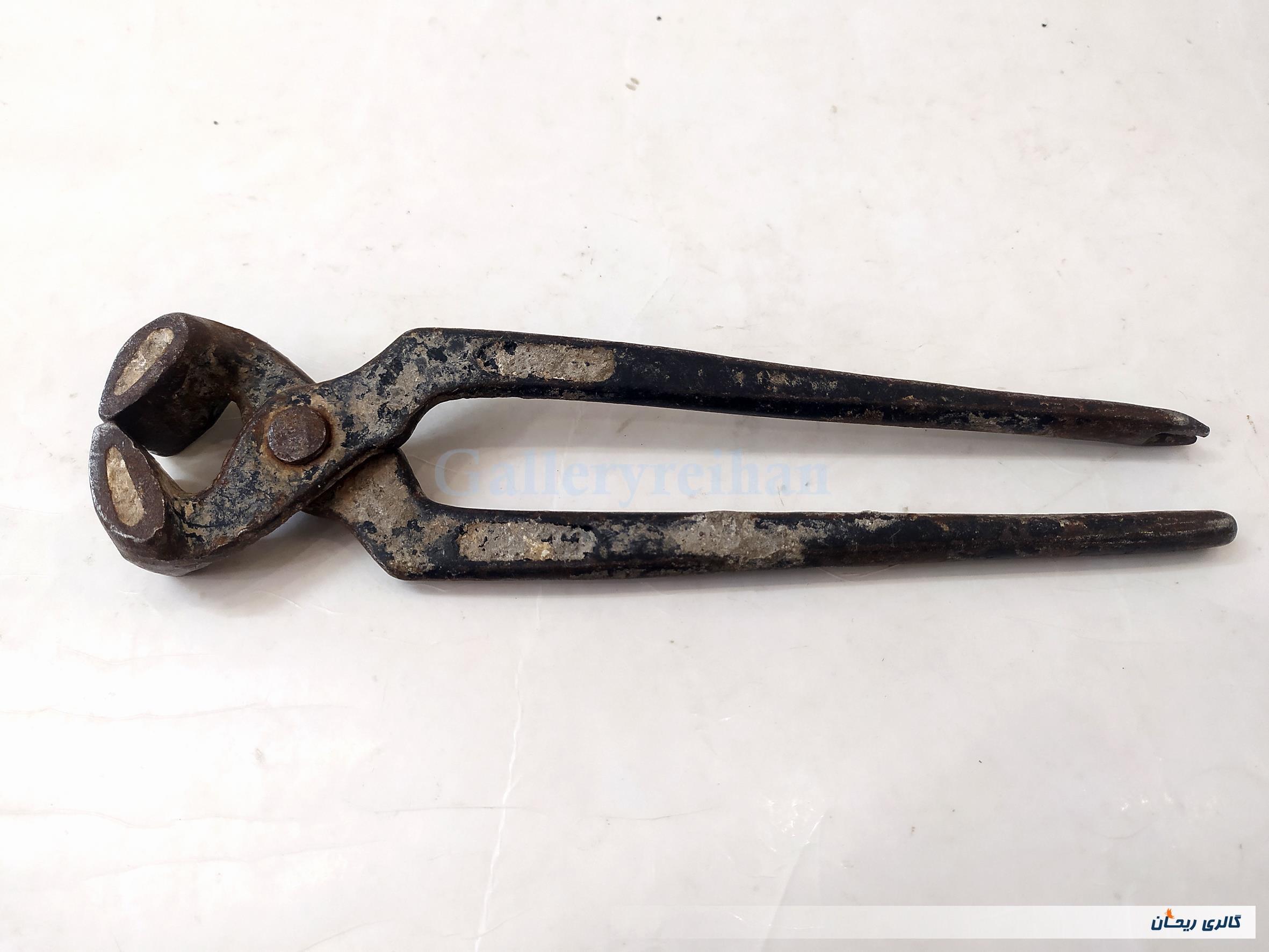 گاز انبر قدیمی شرکتی همراه با میخ کش 