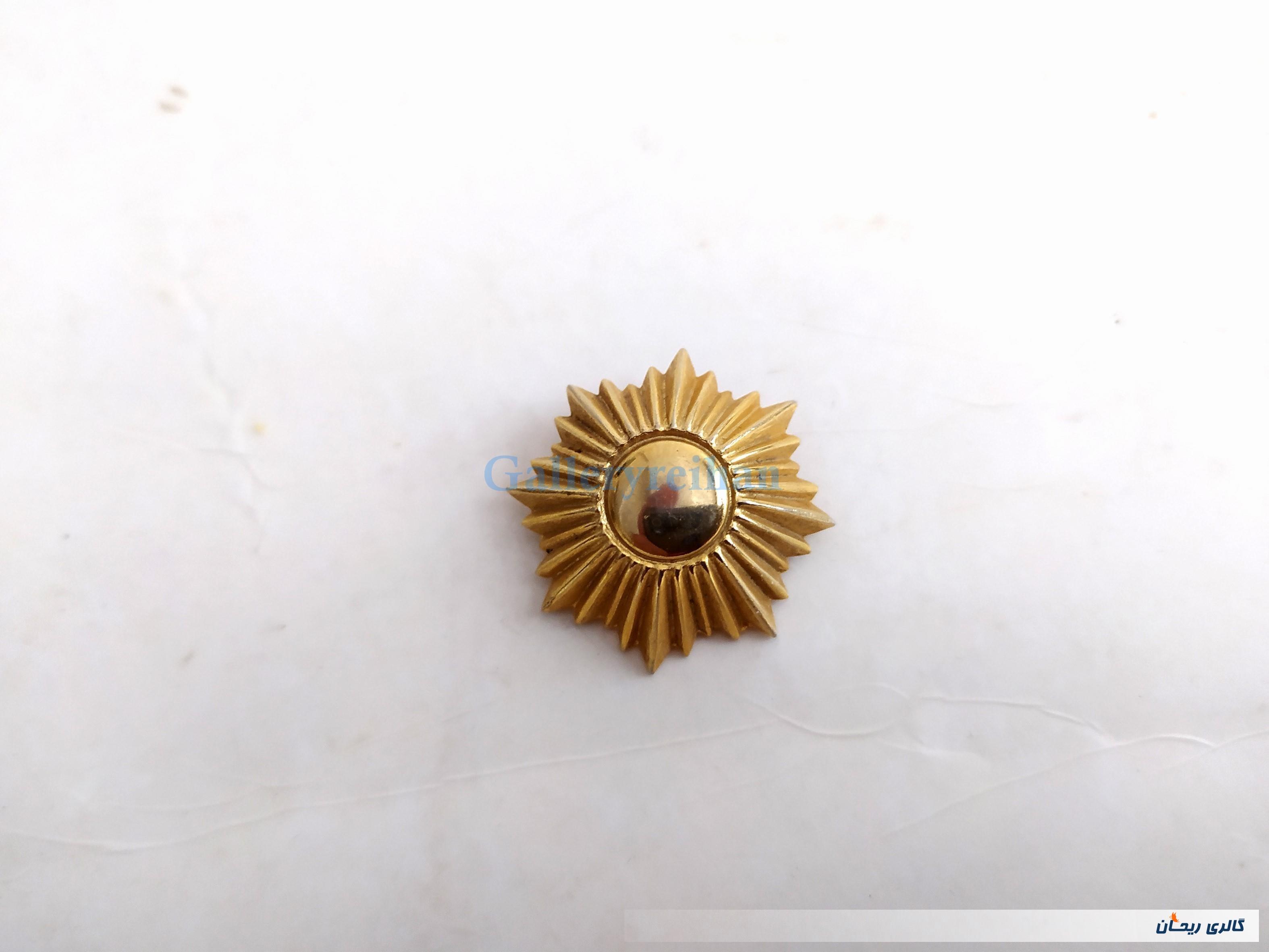 درجه یا قپه نظامی کمیاب همراه با چفت فلزی