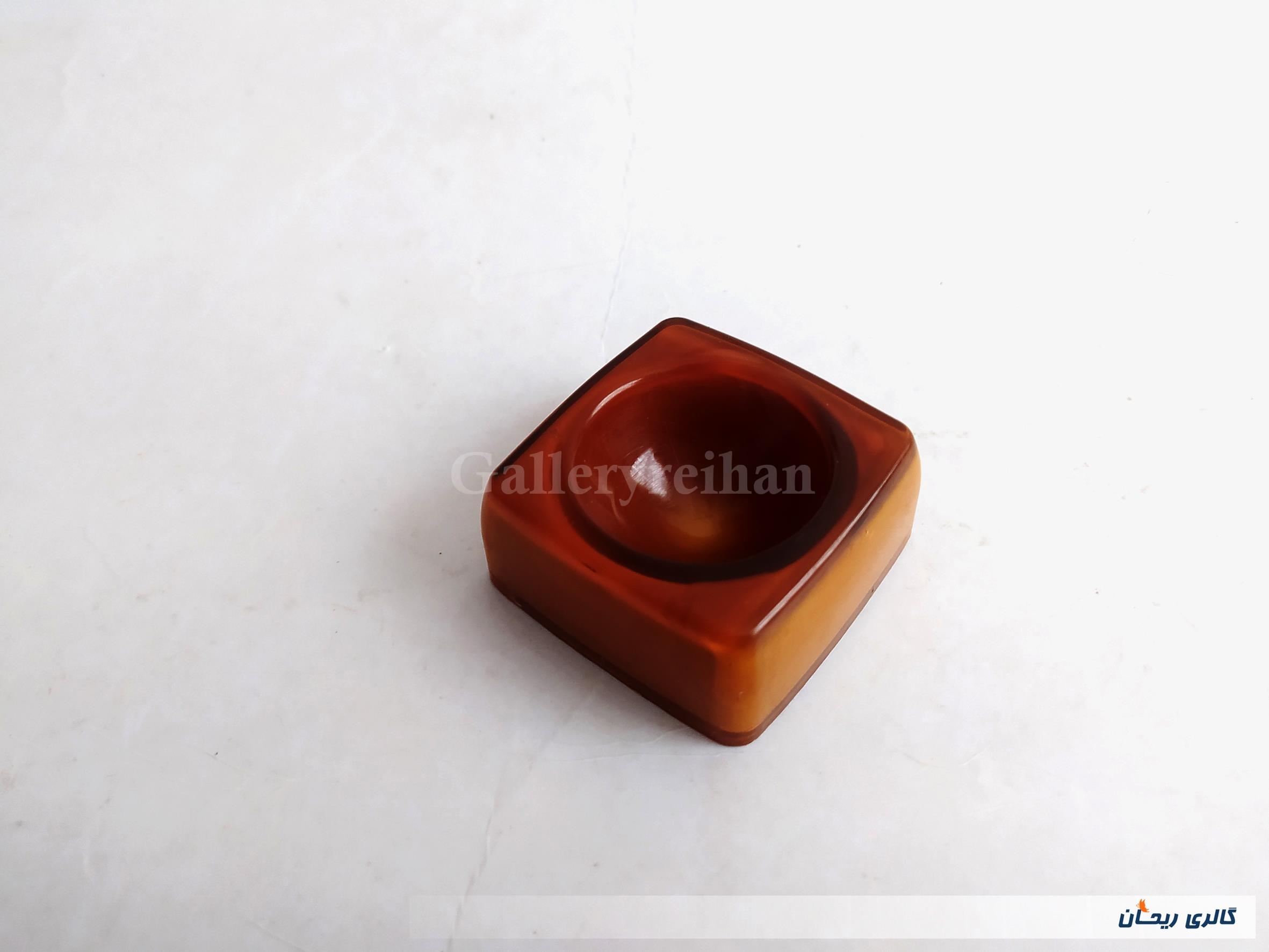 ظرف مناسب جوهردان یا جاداوت قدیمی پلاستیکی 