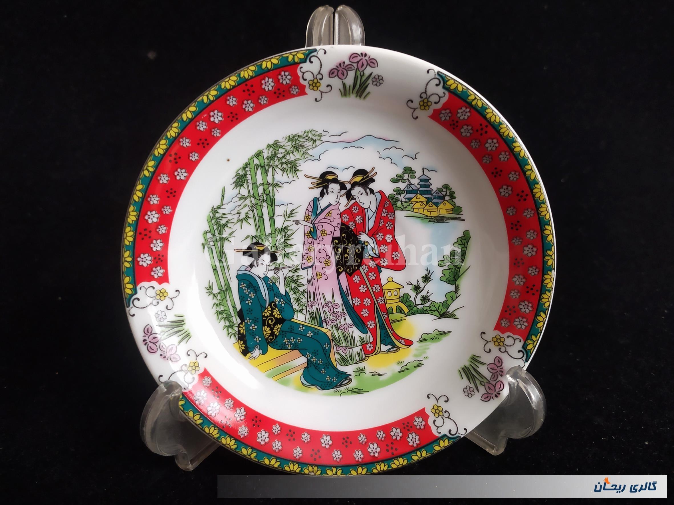 دیوارکوب یا نعلبکی طرح زنان چینی کادولوکس