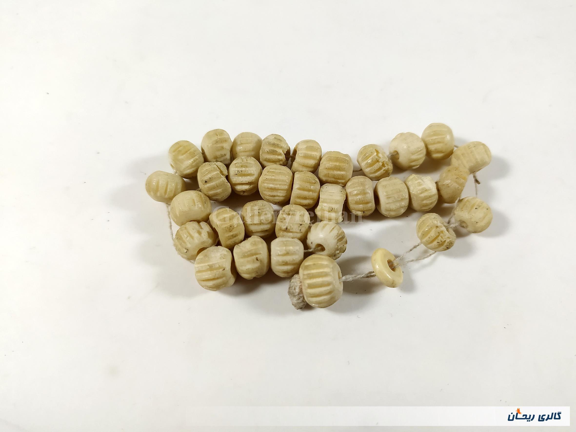 33 عدد مهره طرح دار ساخته شده از استخوان 