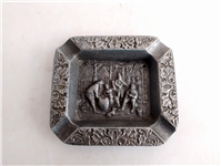 زیرسیگاری قدیمی و ریخته گری نقش برجسته