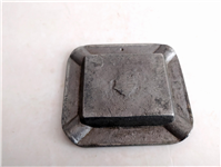 زیرسیگاری قدیمی و ریخته گری نقش برجسته