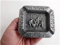 زیرسیگاری قدیمی و ریخته گری نقش برجسته