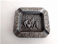 زیرسیگاری قدیمی و ریخته گری نقش برجسته