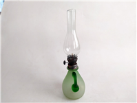 چراغ نفتی دست ساز سبز با شکل خاص