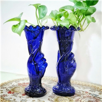 2 گلدان شیشه ای کبالتی دست دلبر قدیمی 