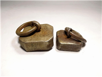  2عدد وزنه فولادی قاجاری دست ساز و حلقه دار 