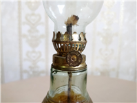 چراغ نفتی قدیمی شیشه ای ساخت هنگ کنگ 