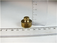  1 عدد وزنه قدیمی برنجی نیم سیر 37.5 گرم 